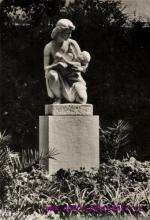 Poběbrady-  sousoší Mateřská láska