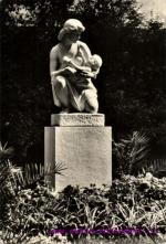 Poběbrady-  sousoší Mateřská láska