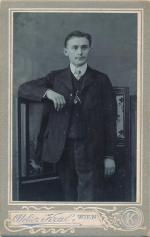Kabinetka - muž - Vídeň