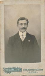 Kabinetka - muž - Lyon