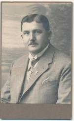 Kabinetka - muž