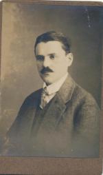 Kabinetka - muž