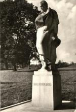 Doksy - pomník K. H. Mácha 