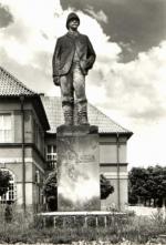 Holice - socha Emila Holuba