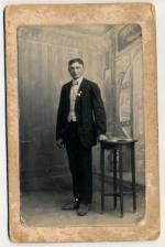 Kabinetka - muž