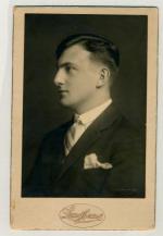 Kabinetka - muž
